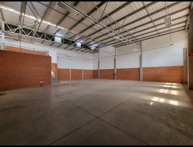 608M² WAREHOUSE TO LET IN LONGLAKE